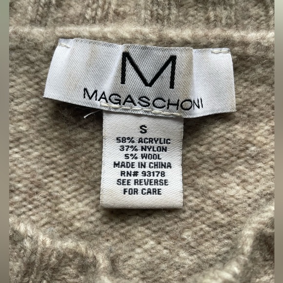 Women’s small beige magaschoni sweater - Picture 3 of 3